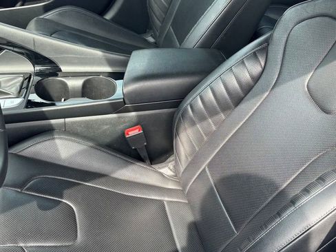 Used 2025 Hyundai Elantra Limited FWD image 17