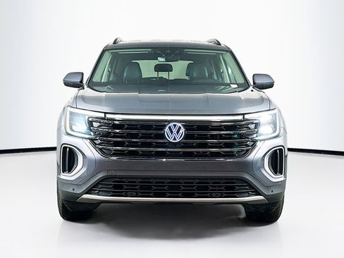 Used 2025 Volkswagen Atlas SE image 2