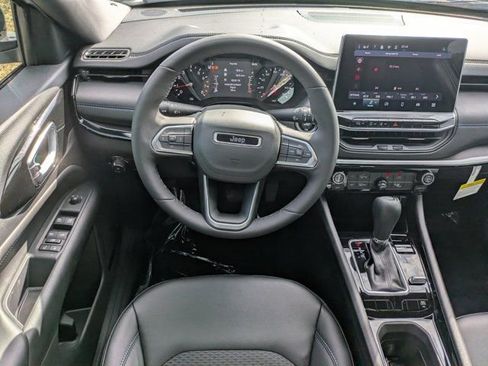 New 2026 Jeep Compass Latitude image 14