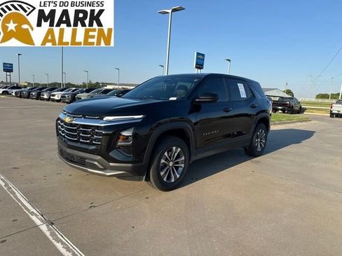 Used 2025 Chevrolet Equinox LT FWD image 2