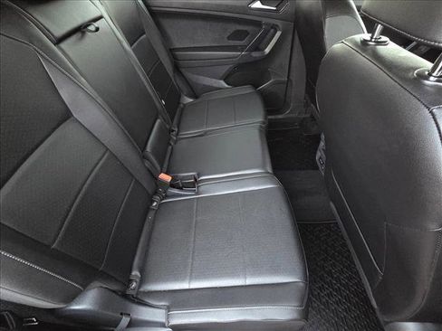 Used 2018 Volkswagen Tiguan SE image 18