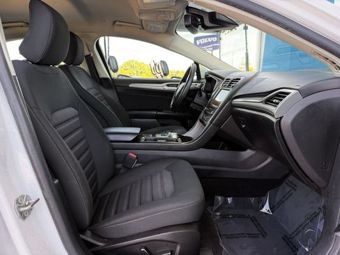 Used 2019 Ford Fusion SE FWD image 22