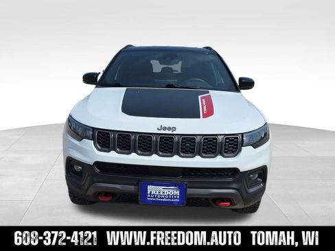 Used 2025 Jeep Compass Trailhawk AWD/4WD image 12