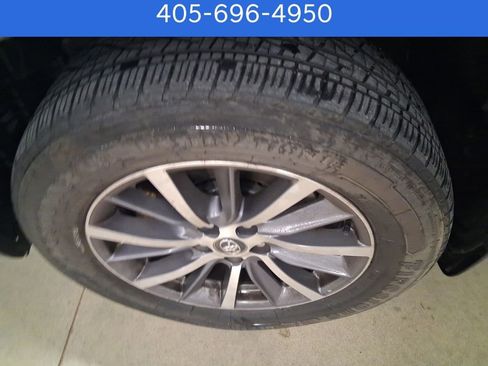 Used 2017 Toyota Highlander SE image 13