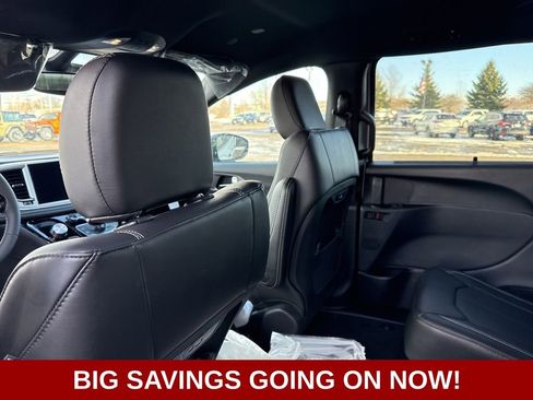 New 2026 Chrysler Pacifica Select w/ S Appearance Package image 21
