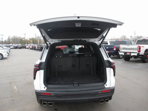 Used 2024 Chevrolet Traverse LS image 7