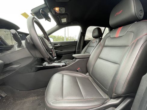 Used 2025 Chevrolet Trax RS image 8