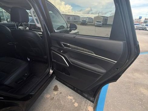 Used 2023 Kia Telluride EX w/ EX Captain's Chair Package FWD image 13