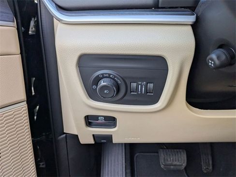 New 2026 Jeep Grand Cherokee Limited w/ Luxury Tech Group II image 16