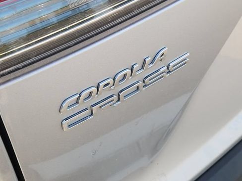 Used 2023 Toyota Corolla Cross XLE w/ Convenience Package FWD image 9
