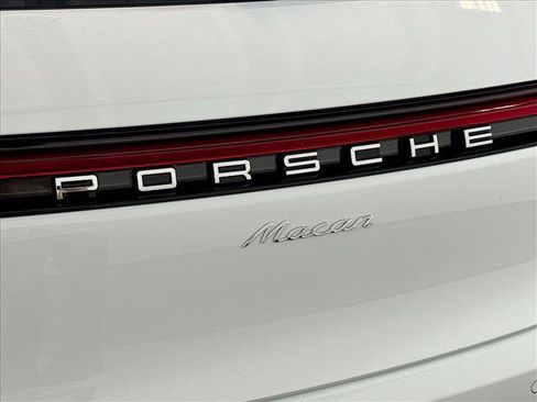 Certified 2026 Porsche Macan AWD/4WD image 25