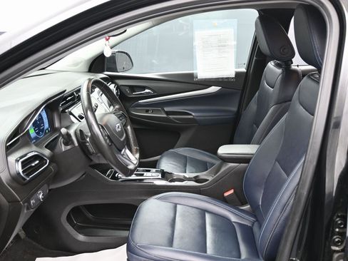 Used 2023 Chevrolet Bolt EUV LT w/ Convenience Package image 16