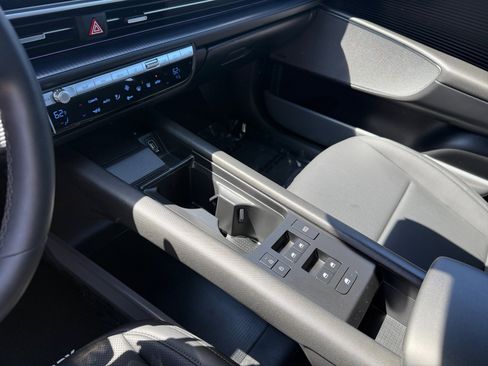 Used 2024 Hyundai Ioniq 6 Limited image 13