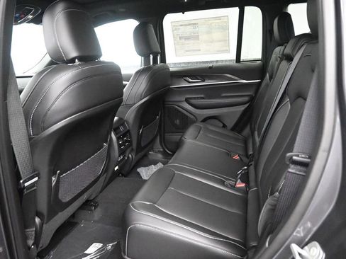 New 2025 Jeep Grand Cherokee Limited w/ Luxury Tech Group II image 12