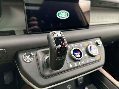 Used 2024 Land Rover Defender 110 X-Dynamic SE image 24