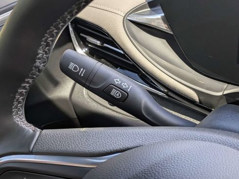 Used 2025 Buick Envista Avenir FWD image 24