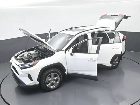 Used 2025 Toyota RAV4 XLE w/ Convenience Package FWD image 66