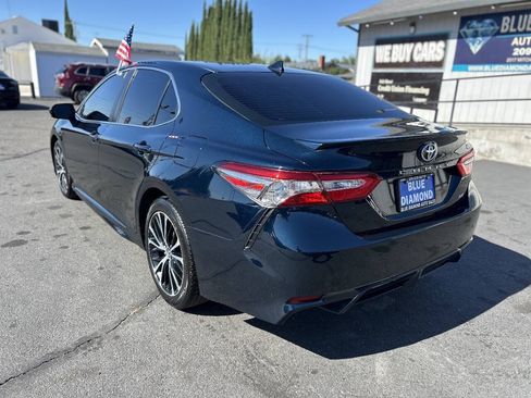Used 2019 Toyota Camry SE FWD image 4
