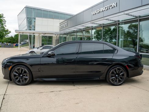 Used 2023 BMW 760i xDrive AWD/4WD image 3