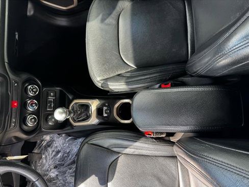 Used 2016 Jeep Renegade Latitude w/ Cold Weather Group image 13