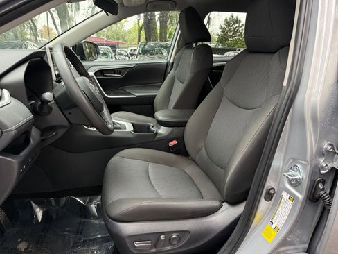 Used 2025 Toyota RAV4 XLE image 30