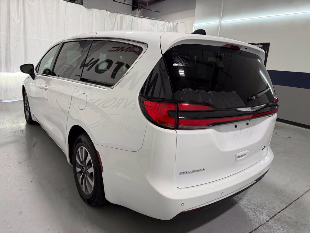 Used 2023 Chrysler Pacifica Touring-L FWD image 23