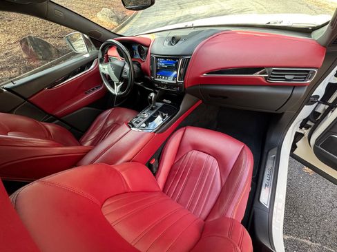 Used 2018 Maserati Levante GranLusso image 33