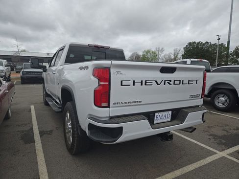 Used 2025 Chevrolet Silverado 2500 High Country image 2
