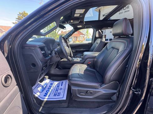 Used 2024 Ford Expedition Limited AWD/4WD image 2