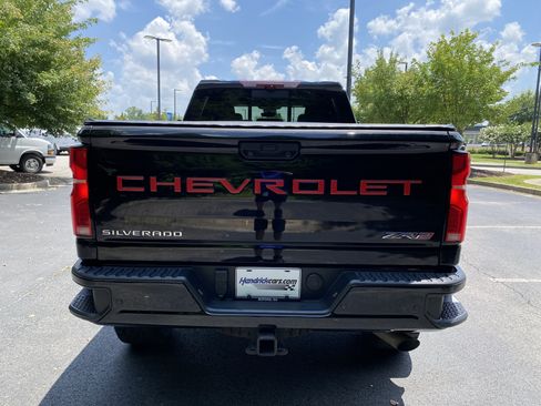 Used 2024 Chevrolet Silverado 2500 ZR2 w/ Technology Package AWD/4WD image 8