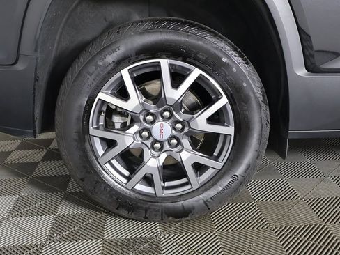 Used 2023 GMC Acadia SLT image 24