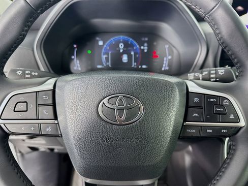 Used 2025 Toyota Grand Highlander FWD image 16