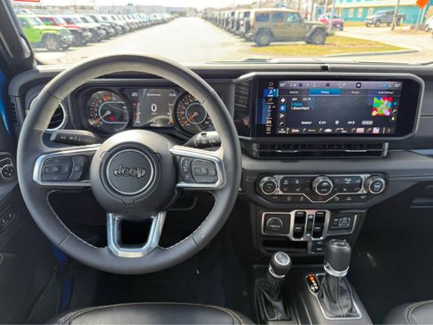 Used 2025 Jeep Wrangler Sahara w/ Safety Group image 18