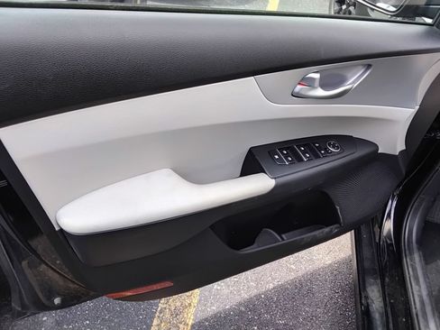 Used 2023 Kia Forte LXS FWD image 9