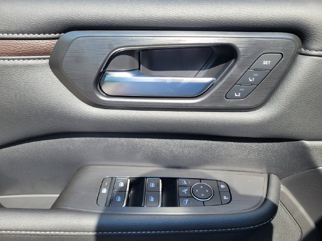 New 2026 Nissan Armada SL w/ Captain's Chari Seat Package AWD/4WD image 16
