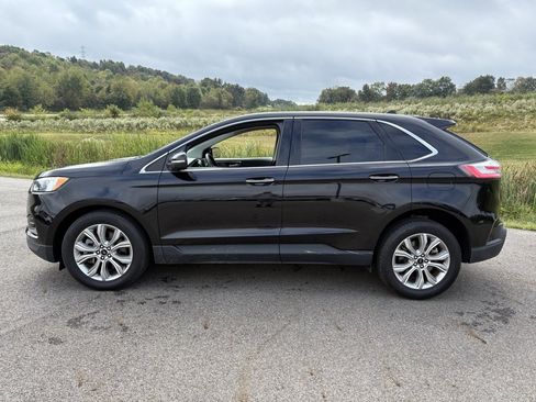 Used 2024 Ford Edge Titanium image 2