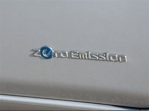 Used 2017 Nissan Leaf SV image 12