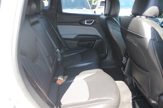 Used 2024 Jeep Compass Latitude AWD/4WD image 28