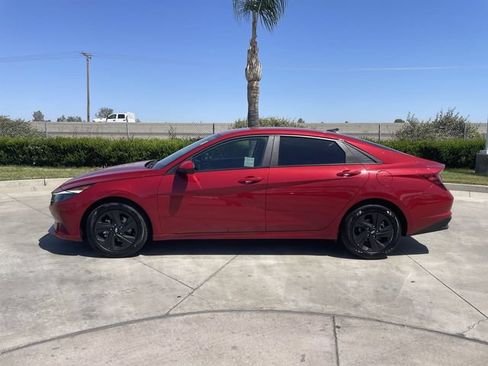 Used 2023 Hyundai Elantra SEL w/ Cargo Package FWD image 5