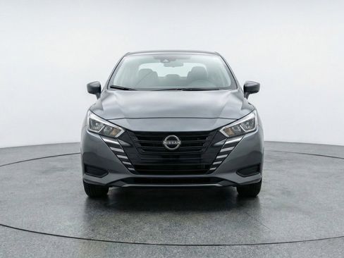 Used 2025 Nissan Versa SV image 2