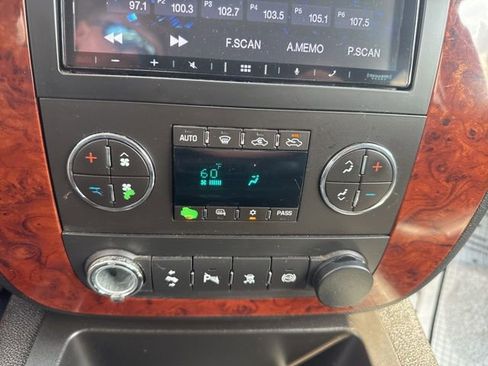 Used 2011 Chevrolet Silverado 2500 LTZ w/ LTZ Plus Package AWD/4WD image 17