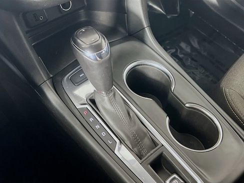 Used 2018 Chevrolet Equinox LT image 16