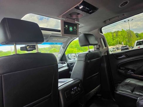 Used 2017 Chevrolet Suburban LT image 31