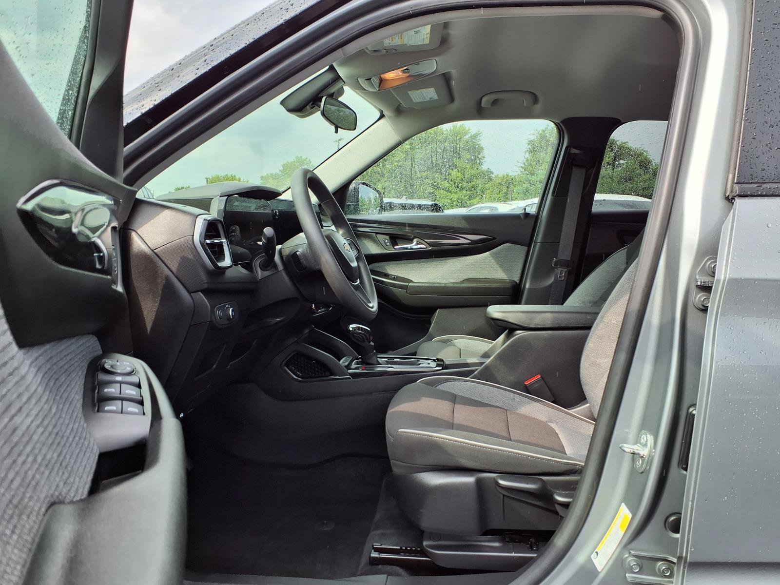 Used 2024 Chevrolet TrailBlazer LS w/ LS Convenience Package FWD image 19