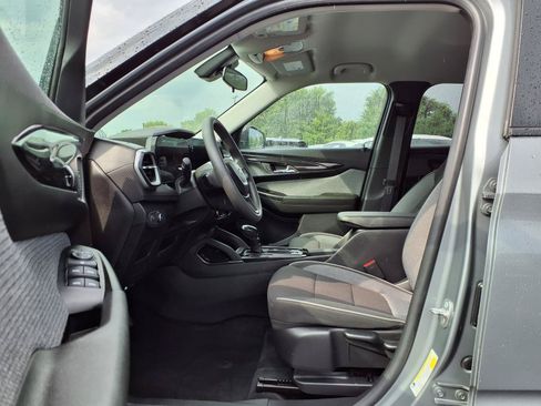 Used 2024 Chevrolet TrailBlazer LS w/ LS Convenience Package FWD image 19