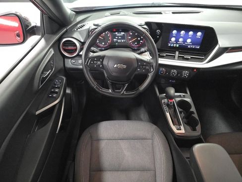 Used 2024 Chevrolet Trax RS FWD image 23