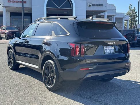 Used 2023 Kia Sorento S w/ Panoramic Sunroof Package image 4