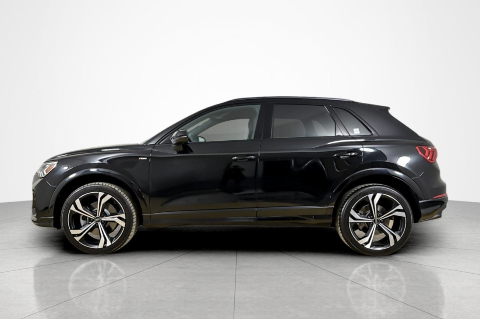 Used 2024 Audi Q3 2.0T Premium Plus AWD/4WD image 2