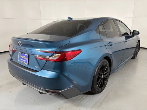 Used 2025 Toyota Camry SE image 10