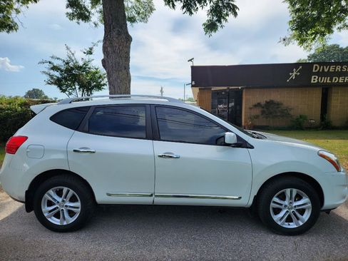 Used 2012 Nissan Rogue SV image 3
